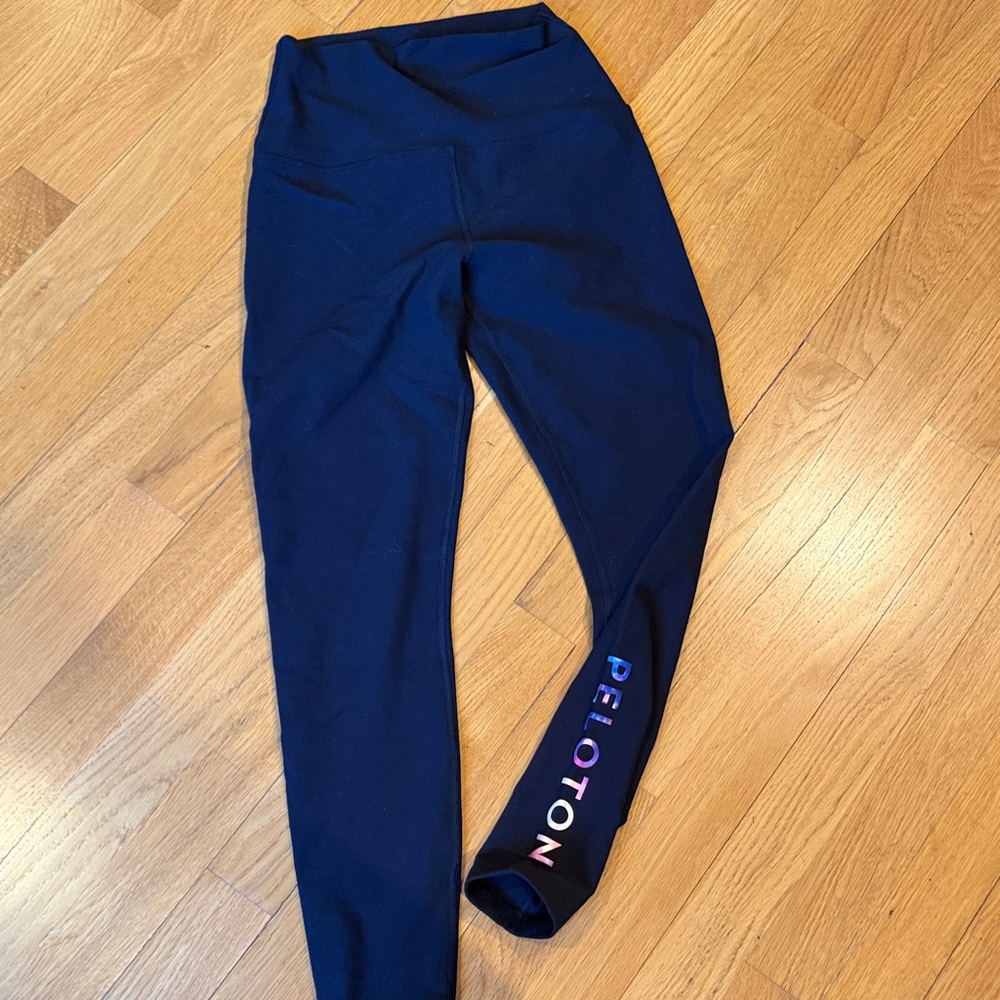 Peloton women’s black Leggings with Gradient Logo